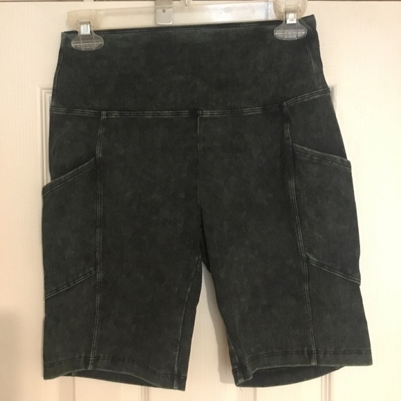 NWOT Zena Outfitters Wide Waistband Mineral biker shorts with pockets - Picture 6 of 12